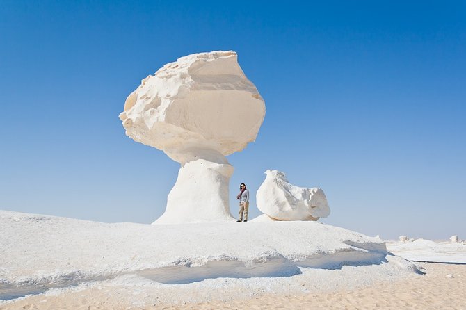 2 Day Bahariya Oasis White Desert Tour - Day 1: 4x4 jeeps into the Black Desert, White Desert, and Crystal Mountain