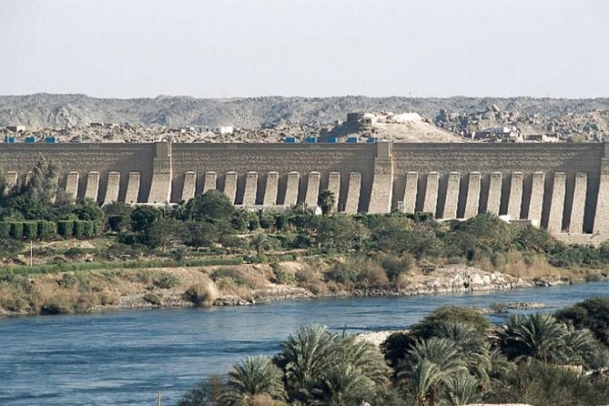 4-Days 3-Nights Cruise From Aswan To Luxor including Abu Simbel Hot Air Balloon - Day 3: Edfu by horse carriage, Esna Lock, and Luxor Temple at dusk