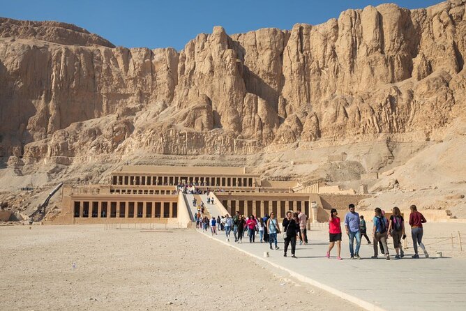 Balloon, East Bank, West Bank, and Valley of the Queens in Luxor - Colossi of Memnon: two statues, one short, memorable stop