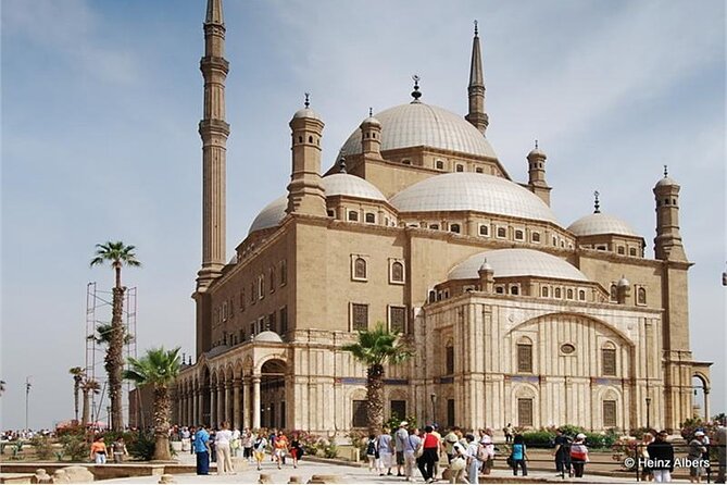 Cairo Day Tour visit Egyptian Museum, Citadel and Khan Khalil Bazaar - Lunch stop: a needed reset between big sights