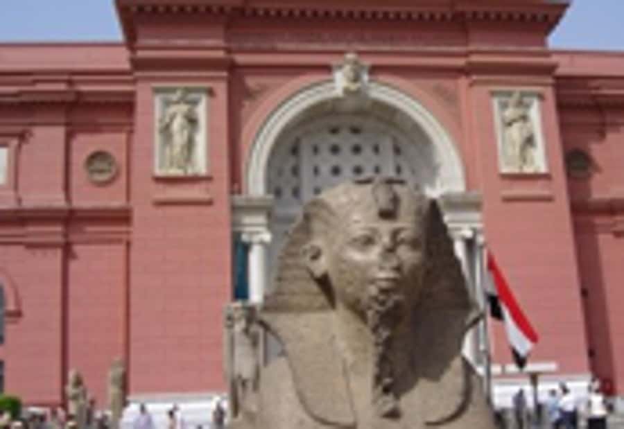 Cairo: Egyptian Museum 4-Hour Private Tour with Transfer - Inside the Egyptian Museum: What Your Egyptologist Will Point Out