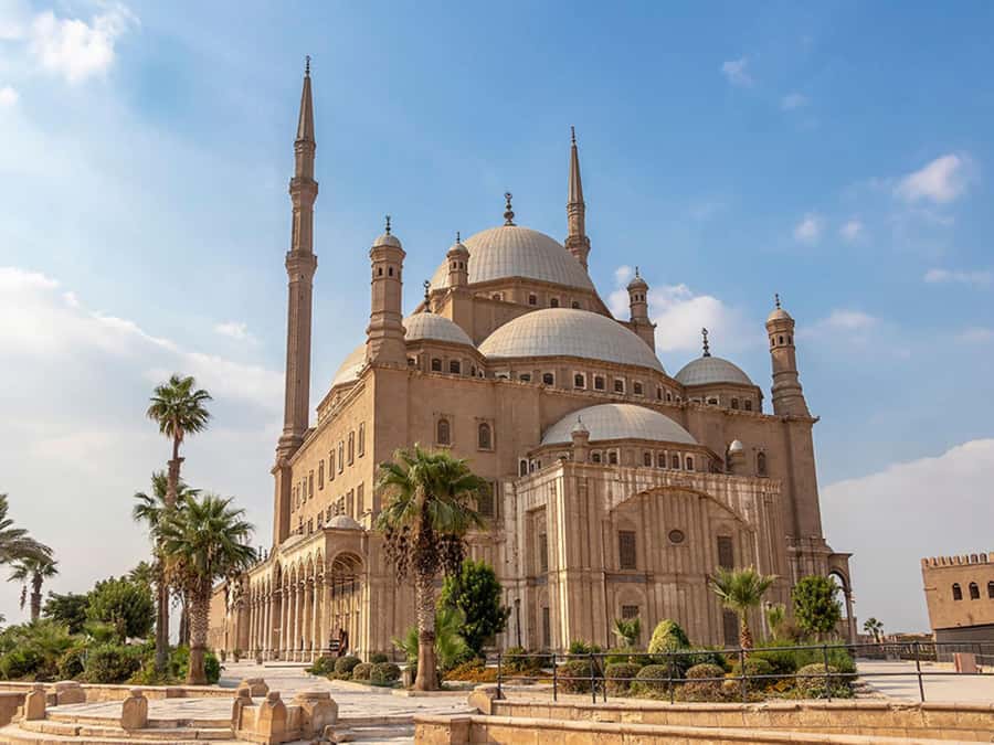 Cairo: Egyptian Museum, Citadel, and Old Cairo Guided Tour - One day, three Cairo worlds: Museum, Citadel, Old Cairo