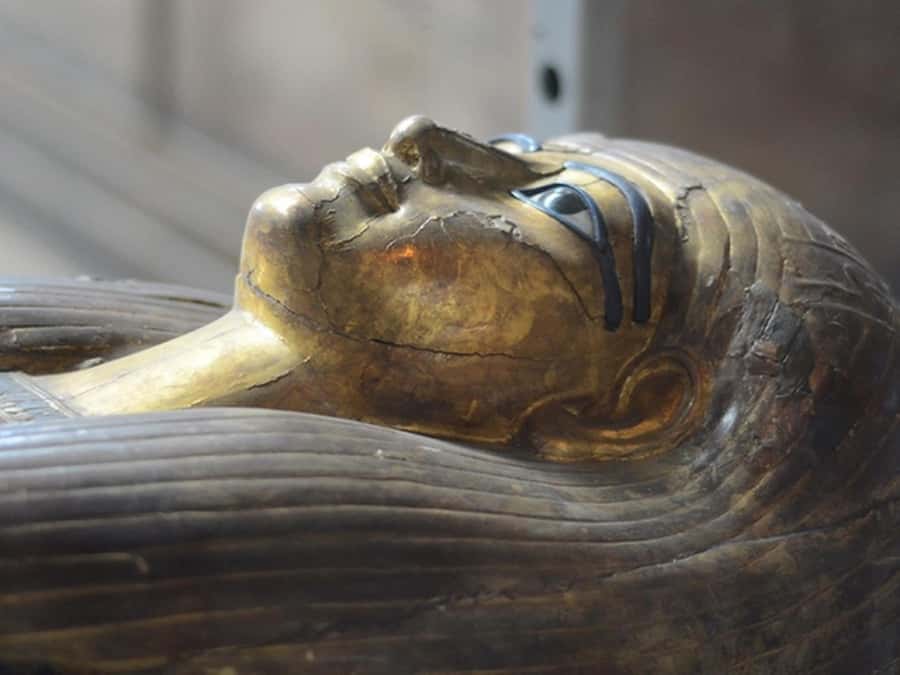 Cairo: Egyptian Museum, Citadel, and Old Cairo Guided Tour - Papyrus, oils, cotton, carpets: shopping stops that can become useful stops