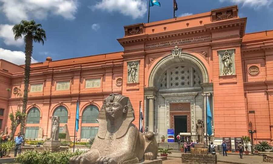 Cairo: Egyptian Museum of Antiquities online QR Ticket - Timing and Heat: Crowds Go Fast, So Use a Smarter Opening Strategy