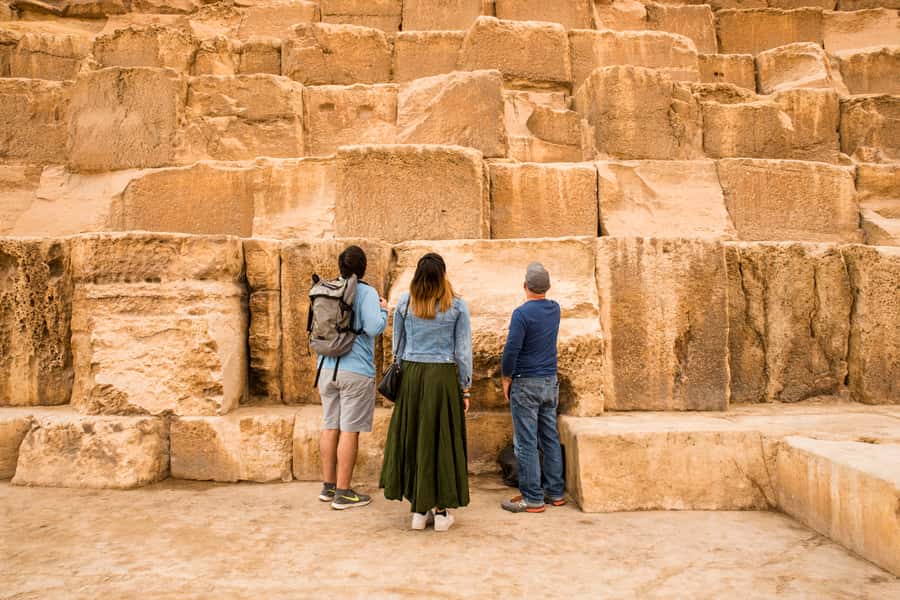 Cairo: Egyptian Museum, Pyramids & Bazaar Tour - Khan el-Khalili market walk: shopping with a guide in your ear