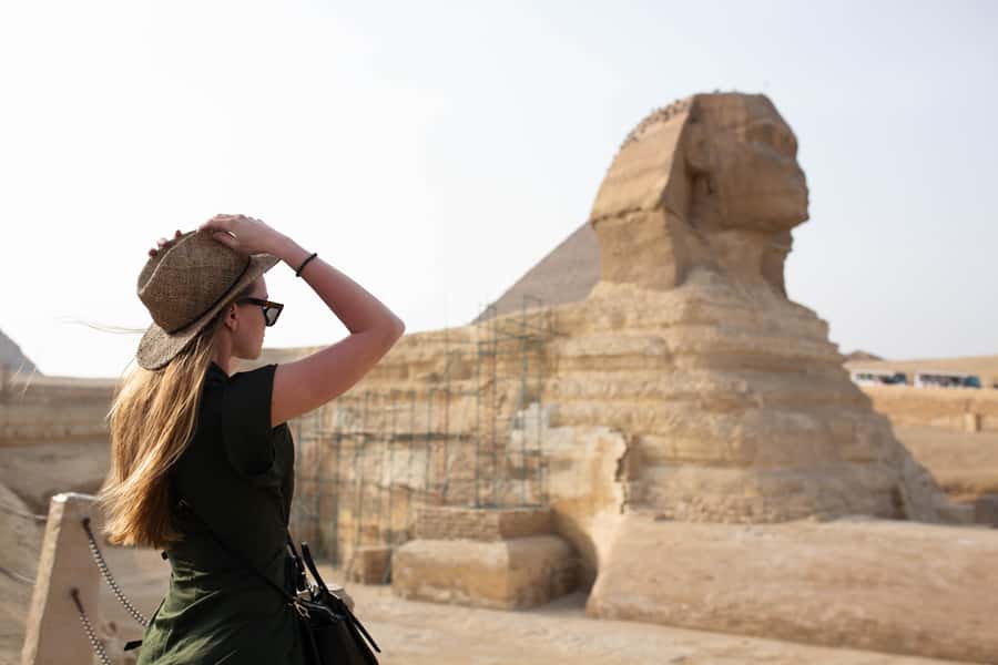 Cairo: Female-Guided Pyramids, Sphinx & Museum City Tour - Hotel pickup, timing, and staying comfortable on the road