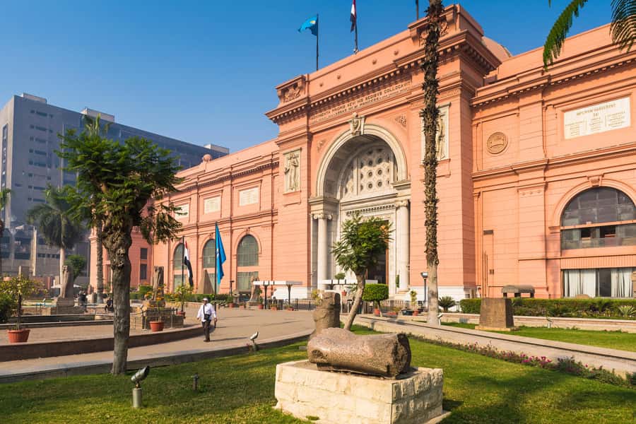 Cairo: Female-Guided Pyramids, Sphinx & Museum City Tour - Optional inside the Great Pyramid, and how to decide