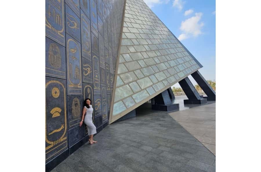Cairo: Giza Pyramids & Grand Egyptian Museum Tour with Lunch - Grand Egyptian Museum: the Tutankhamun moment plus real daily-life artifacts