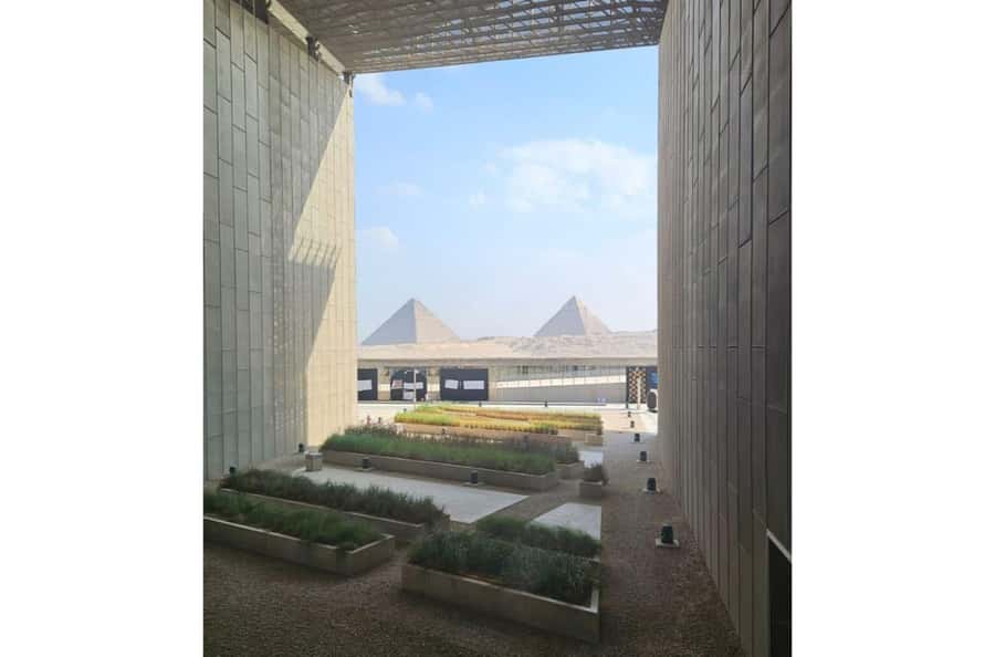 Cairo: Giza Pyramids & Grand Egyptian Museum Tour with Lunch - Guide support in your language, and how to use it to your advantage