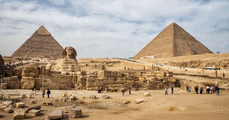 Cairo: Giza Pyramids, Memphis, Saqqara Private Tour & Lunch - A 7-hour Egypt sampler that starts at 8:00 AM