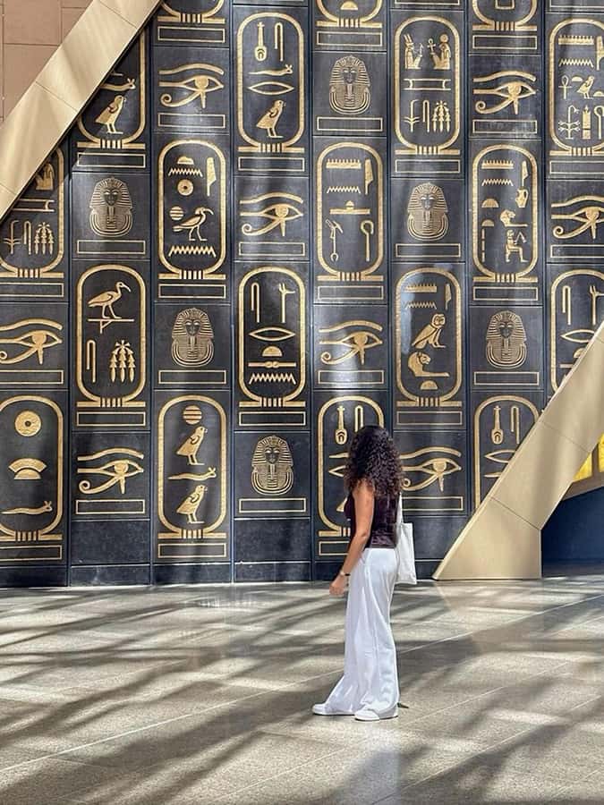 Cairo: Grand Egyptian Museum, Giza Pyramids and Sphinx Tour - The Hanging Obelisk: a technical stop with a story behind it