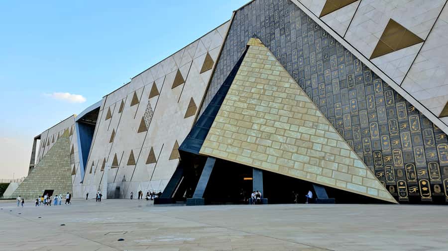 Cairo: Grand Egyptian Museum, Pyramids, Sphinx Tour & Lunch - Lunch in Giza: included, but expect day-trip energy