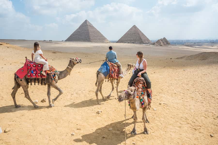 Cairo: Half Day Pyramids Tour by Camel or Horse Carriage - Great Pyramid, Sphinx, Mykerinos, and Chephren: what you actually see