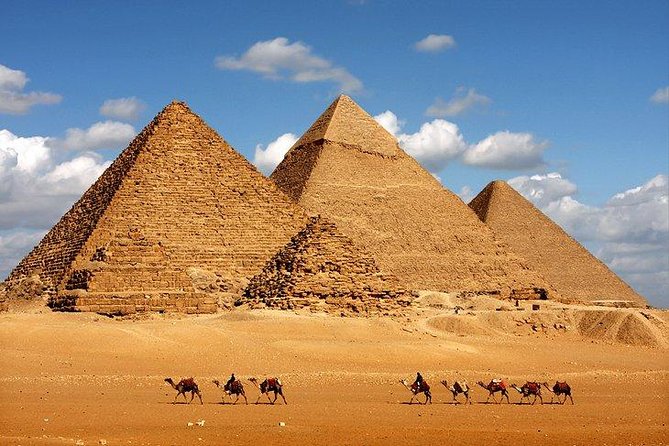 Cairo Layover Tour to Giza Pyramids Egyptian Museum and Khan Khalili Bazaar - Khafre and the Sphinx: the part people remember