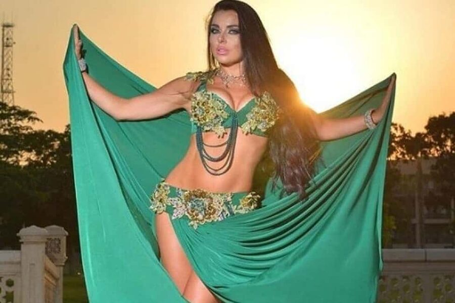 Cairo: Nile Dinner Cruise with Belly Dancer Show and Music - Belly dancing and Tanoura: the entertainment that makes the night