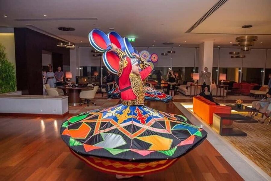 Cairo: Nile Dinner Cruise with Belly Dancer Show and Music - Your buffet dinner on board: comfort food with variety