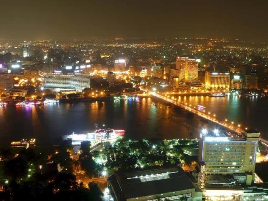 Cairo: Pyramids of Giza Sound & Light Show with City Tour - Cairo by night with a local guide: the difference is context