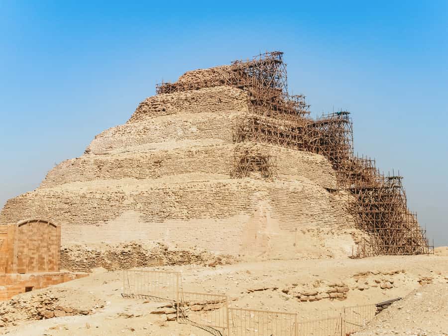 Cairo: Pyramids, Sakkara & Memphis Tour with Lunch - Lunch and Water: Small Included Things That Save Your Day