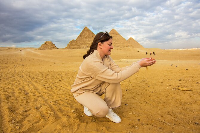 Cairo: Pyramids, Sphinx, Museum & Bazaar Tour with Female Guide - Why a female-led Cairo day feels different