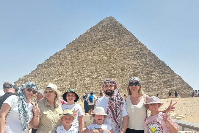 Cairo pyramids tour from Hurghada and Nile boat without Stopping - Lunch with pyramid views: what you’ll actually get and how to handle drinks