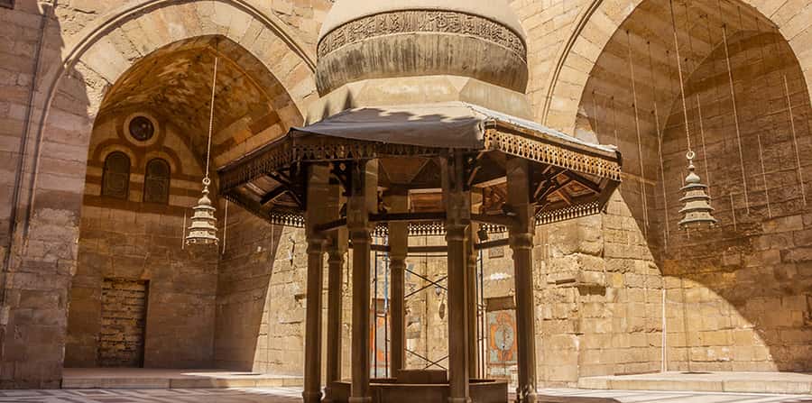 Cairo: Salah El Din Citadel and Old Cairo Bazar Guided Tour - Khan el-Khalili Bazaar: shopping time with a game plan