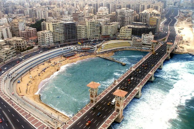 Customizable Private Day Tour to Alexandria from Cairo - Pompey’s Pillar: big scale, and a name with a twist
