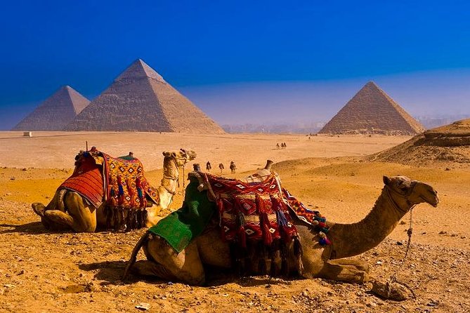 Day Tour Pyramids of Giza and Sphinx from Cairo - Giza plateau in a single morning: Khufu, Khafre, Menkaure