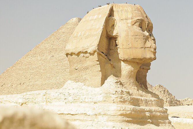 Day Tour To Giza Pyramids With Camel Ride And Egyptian Museum In Cairo - Lunch in a local restaurant: fueling your afternoon without losing momentum