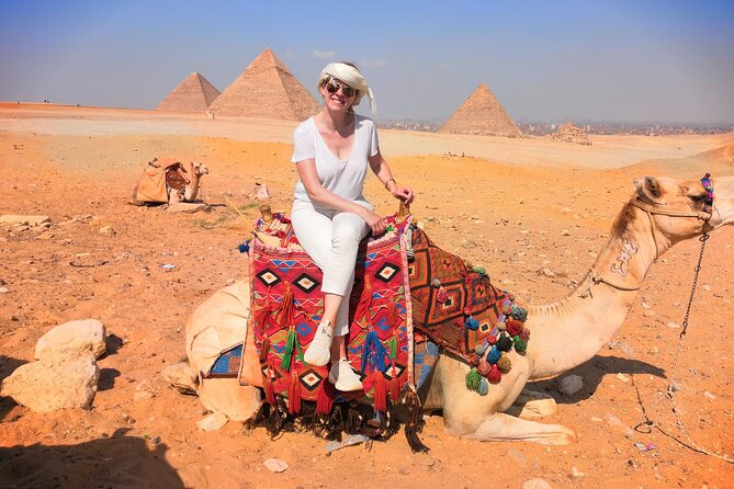 Day Tour to the Pyramids of Giza, Egyptian Museum and Khan El khalili Bazaar - Getting From Your Hotel to Giza in an Air-Conditioned Minivan