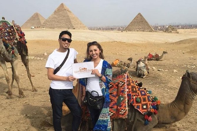 Day Tour to the Pyramids of Giza, Egyptian Museum and Khan El khalili Bazaar - Giza Plateau: Khufu, Khafre, Menkaure, the Sphinx, and the Valley Temple