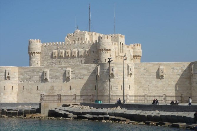 Day-Trip to Alexandria from Cairo by Private Car - Kom el Shoqafa Catacombs: The Underground Stop You Will Remember