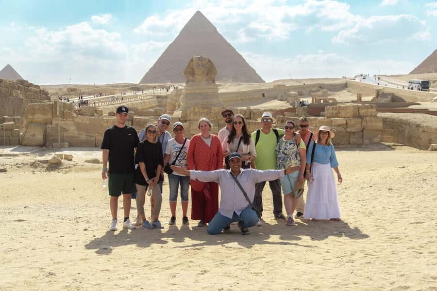 Discover Cairo: Pyramids, Museum & Sphinx Tour from Hurghada - Key things that make this tour worth considering