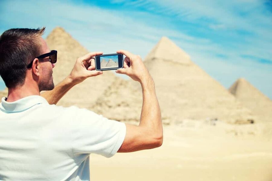 Discover Cairo: Pyramids, Museum & Sphinx Tour from Hurghada - Lunch in Cairo plus the Nile boat ride option