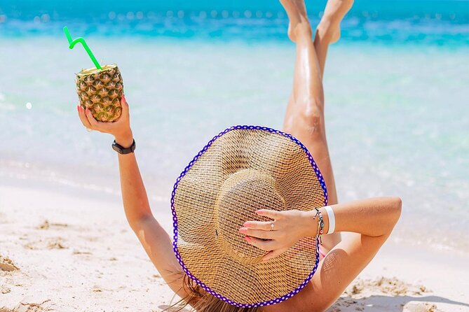 Discover Paradise Island Adventure - Lunch on the Yacht, Soft Drinks, and Onboard Water Games