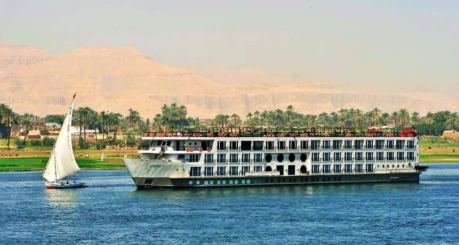 From Aswan: 4-Days 3-Night Nile Cruise with Hot Air Balloon - Day 3: Edfu Horus Temple by horse carriage, then sailing to Luxor