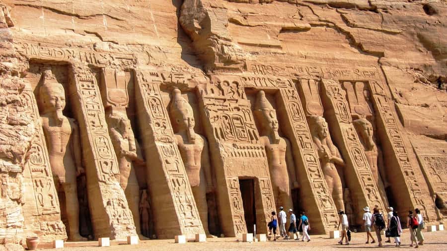 From Aswan: Abu Simbel Temple Day Trip with Hotel Pickup - The ride to Abu Simbel: air-conditioned and driver-led