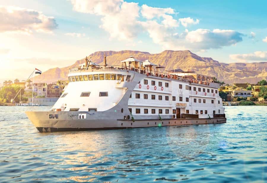 From Cairo: 3-Day Nile Cruise with Hot Air Balloon & Flights - Sailing Down to Edfu: Where the Cruise Feels Like Your Basecamp