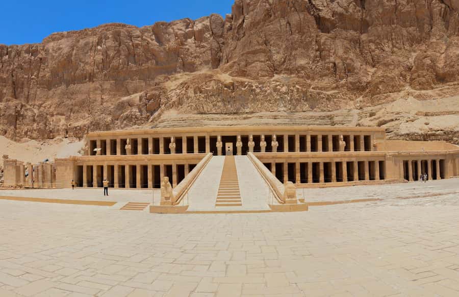 From Cairo: 3-Day Nile Cruise with Hot Air Balloon & Flights - Abu Simbel Early Morning: Ramesses II and Nefertari in the Mountainside
