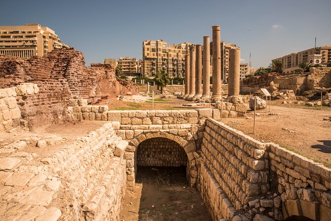 From Cairo: Alexandria Catacombs and Citadel Day Trip with Lunch - Pompey’s Pillar: a quick stop with big symbolism