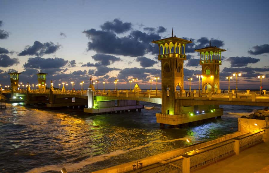 From Cairo: Alexandria Day Tour with Lunch - Abu al-Abbas al-Mursi Mosque: a spiritual square with city views
