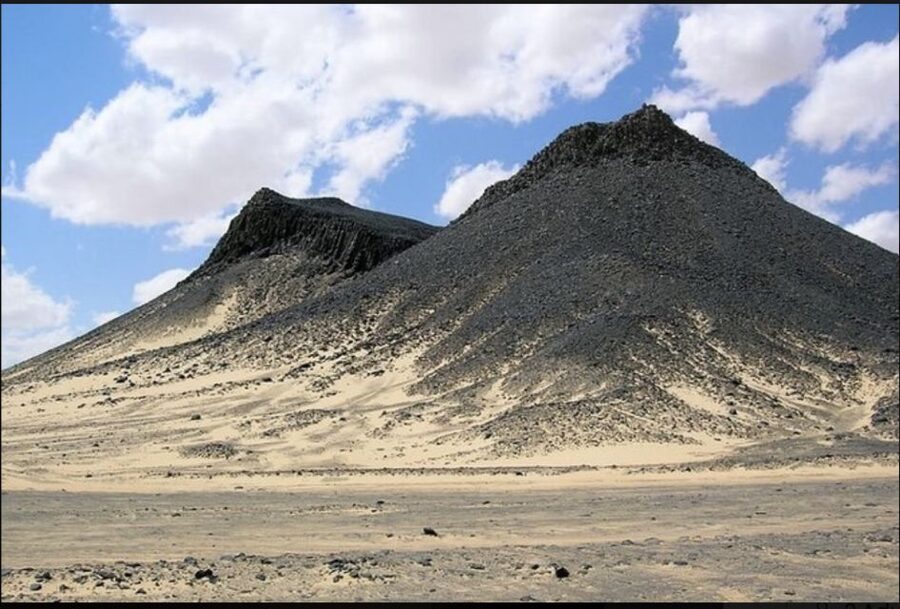 From Cairo: Bahariya Oasis and Black and White Desert Tour - White Desert: Crystal Mountain and Valley of Agabat