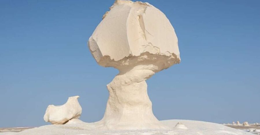 From Cairo: Bahariya Oasis and Black and White Desert Tour - Guide and drivers: the difference between chaos and flow