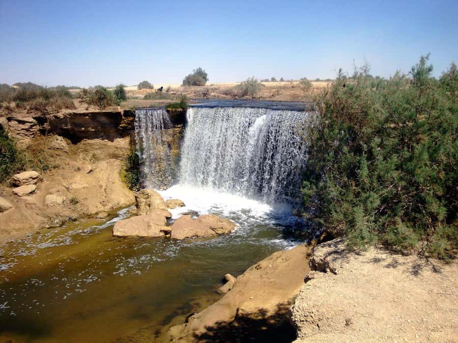 From Cairo: Full-Day Tour to El Fayoum - Tunis village: a quiet hill stop with big desert-edge views