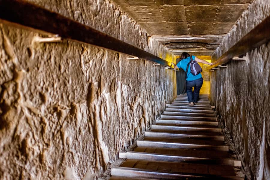 From Cairo/Giza: Pyramids, Memphis, and Sakkara Day Tour - Great Pyramids of Giza, Valley Temple, and Sphinx photo moments
