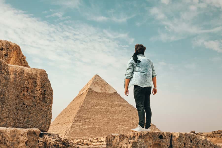 From Cairo: Pyramids of Giza, Sphinx, Saqqara & Memphis Tour - Lunch near Giza, a chance to refuel without losing momentum