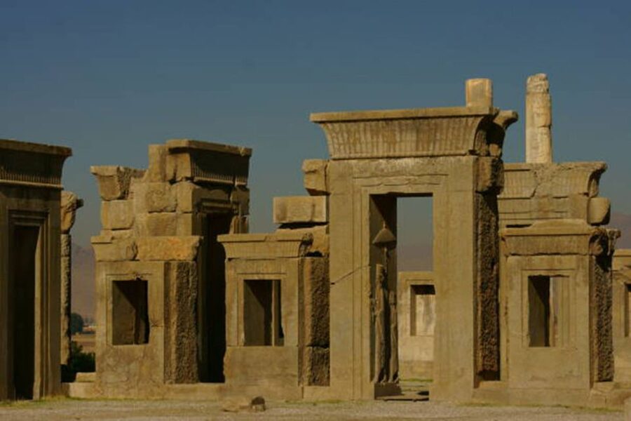 From Hurghada: Abydos, Osireion, and Dendera Day Tour - Dendera Temple complex: Hathor, Cleopatra VII, and the ceiling you notice first