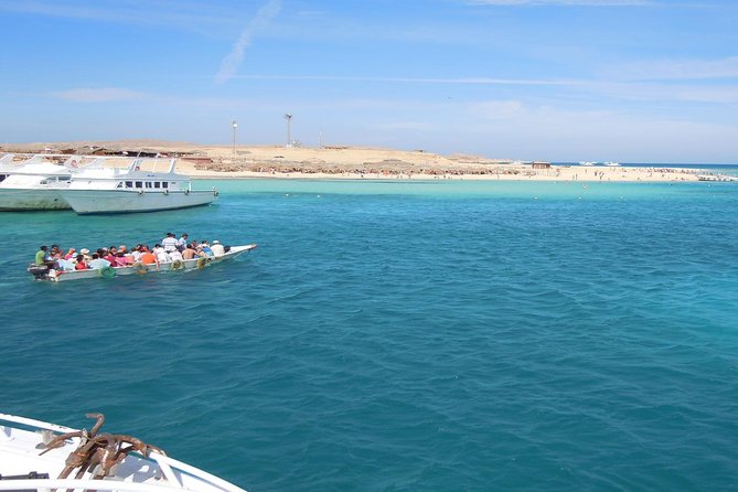 From Hurghada: Paradise Island Full-Day Snorkeling Tour - Food and the onboard comforts that make a long day work
