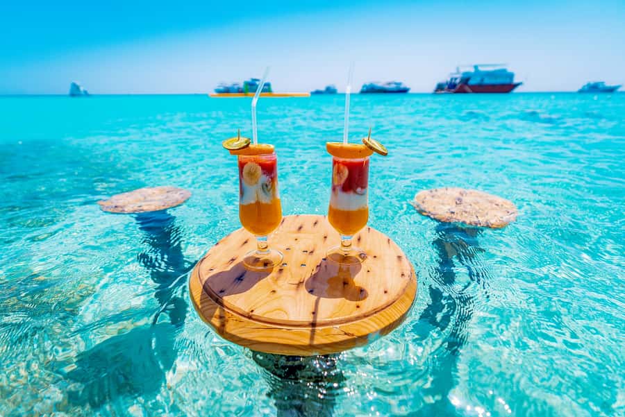 From Hurghada: Paradise Island Snorkeling Cruise with Lunch - Reef snorkeling with guidance: what you get and why the crew matters