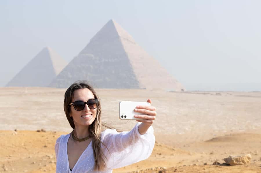 From Hurghada: Pyramids and Egyptian Museum Tour & Boat Ride - Giza Plateau with an Egyptologist guide: pyramids, sphinx, and Valley Temple