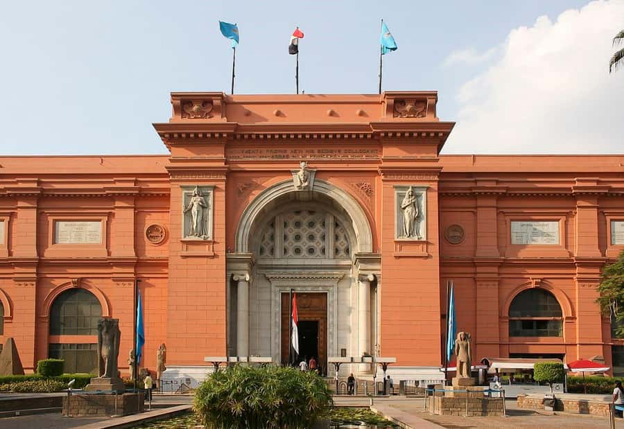 From Hurghada: Pyramids and Egyptian Museum Tour & Boat Ride - Value and price: what $100 per person is really paying for